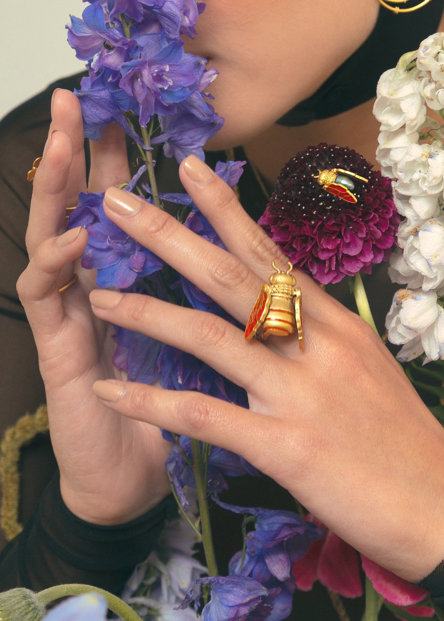 Ring Queen Bee Ultravioleta